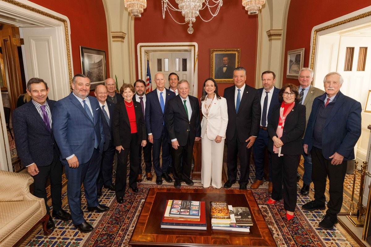 SenatorDurbin's tweet image. A bipartisan group of colleagues and I met with Nobel Peace Prize winner, @MariaCorinaYA, to ask her about how she sees her homeland now that Maduro has been removed. Machado is as determined as ever to see a better future for the Venezuelan people. She has my continued great…