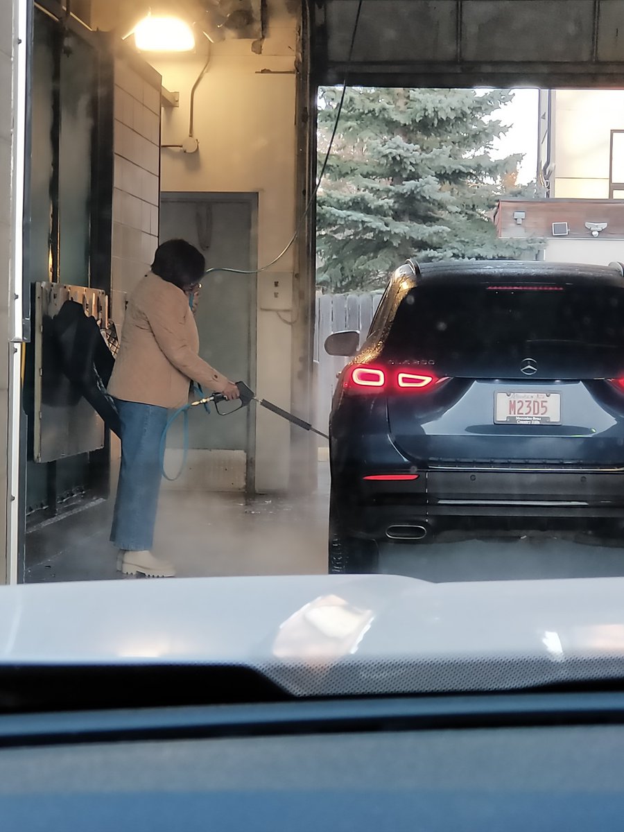 FindyourUpside's tweet image. On the phone, on handed washing her Mercedes and got her mats out. Clearly she's in no hurry and happy to spend all her money. 
Fine she's rich but I want to get in and out affordably so could you please hurry up!