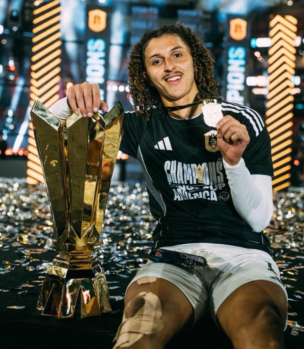 O lipão, Kelvin e Leleti são importantes demais.

Mas pra mim esse cara é o melhor do campeonato até esse momento, Matheus Dedo é absurdo.