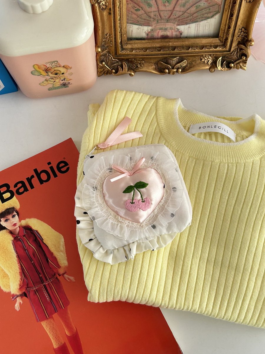 今年のラッキーカラーは黄色なんだって。
だからレモンイエローのニットを買いました🧶
冬に明るい色着るのも好き😊