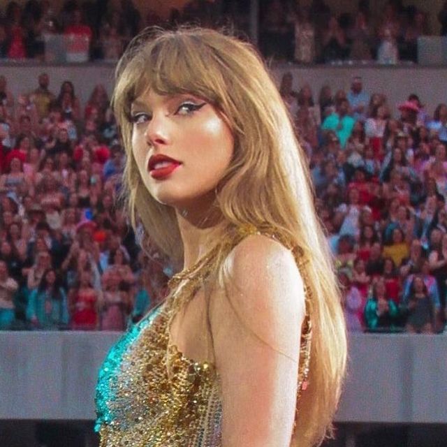 isisw1ft's tweet image. Ana Paula Renault sobre a Taylor Swift:

"Uma coisa que eu admiro na Taylor Swift é sua capacidade de se reinventar como uma mulher na indústria, ela meio que foi contra todas as estatísticas de uma mulher no pop e isso é histórico, alguém como ela aparece uma vez em cada século"