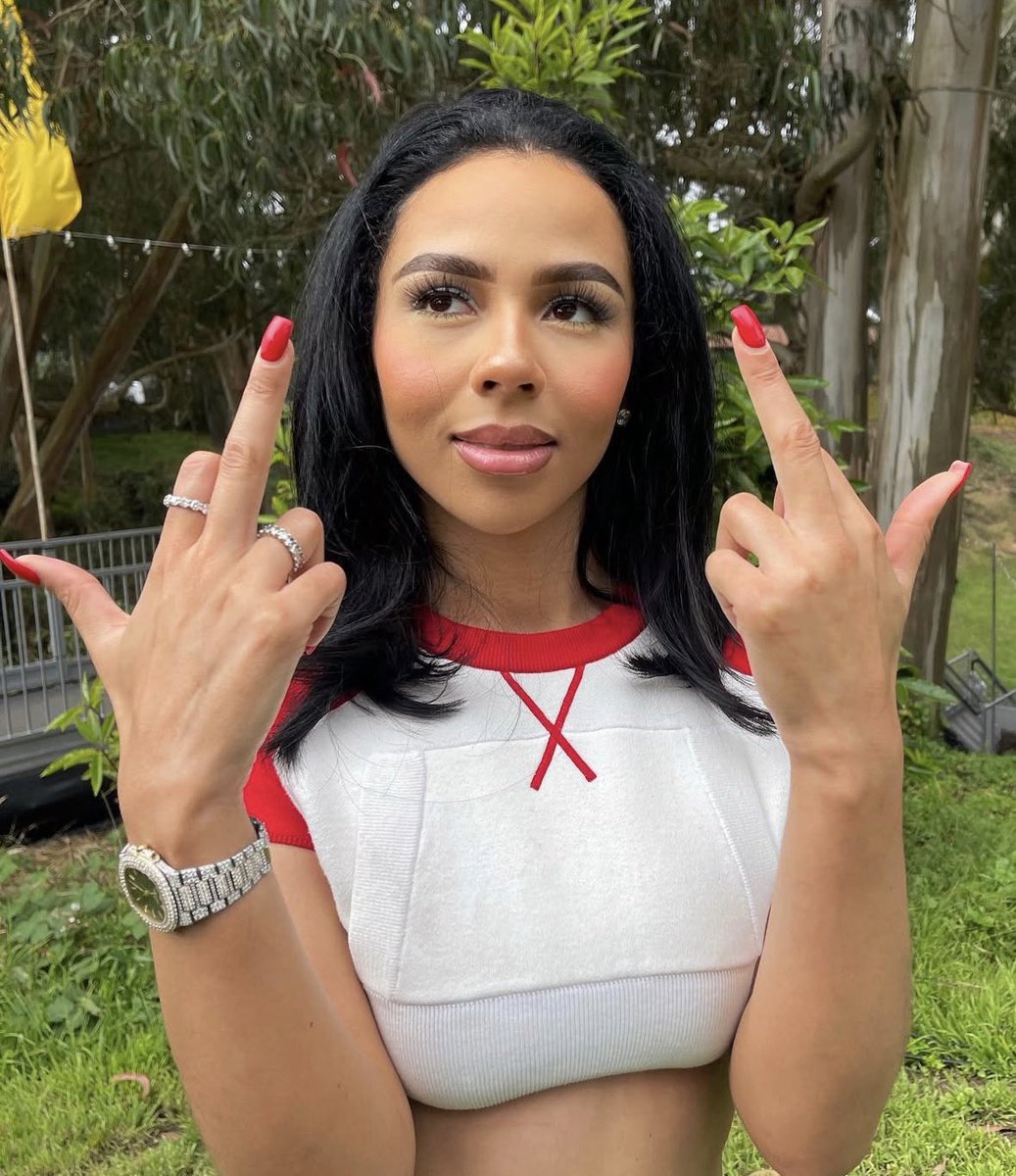 vinhlegacy's tweet image. how do these weird looking mfs keep pulling the baddest shawties