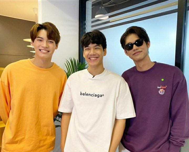 kaoru_2gether's tweet photo. 2021.01.16   5 years ago

『Brightwin in my area 😘』

 #ไบร์ทวิน
 #bbrightvc #winmetawin

cr. nickynachat IG https://t.co/mDIfqFStmN