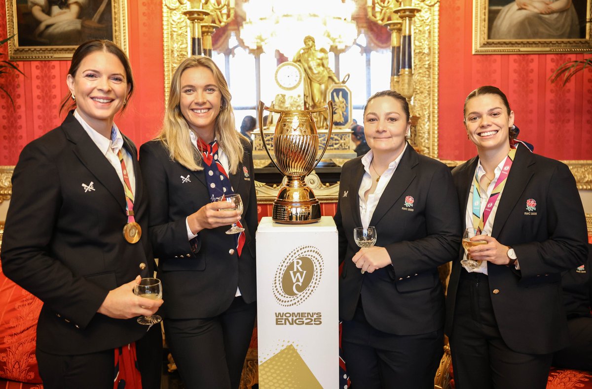 RedRosesRugby's tweet image. When the Red Roses went to Windsor Castle!