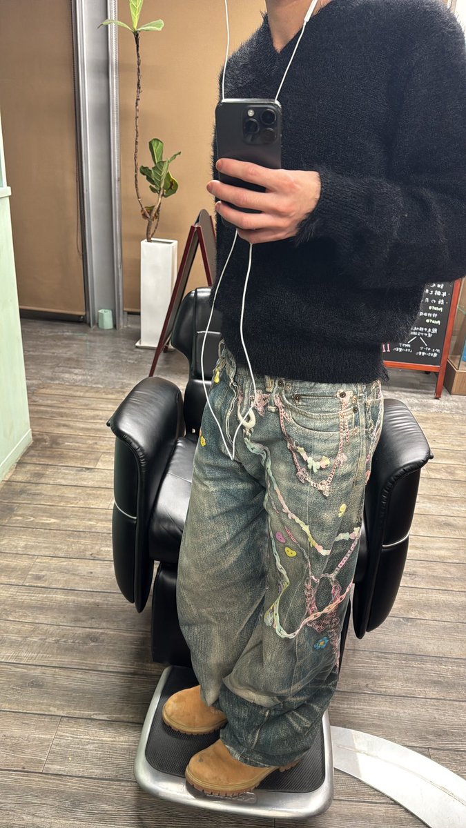 1yan_dior's tweet photo. アクネのデニムがギャルすぎるって話 https://t.co/GU4QVrhizU