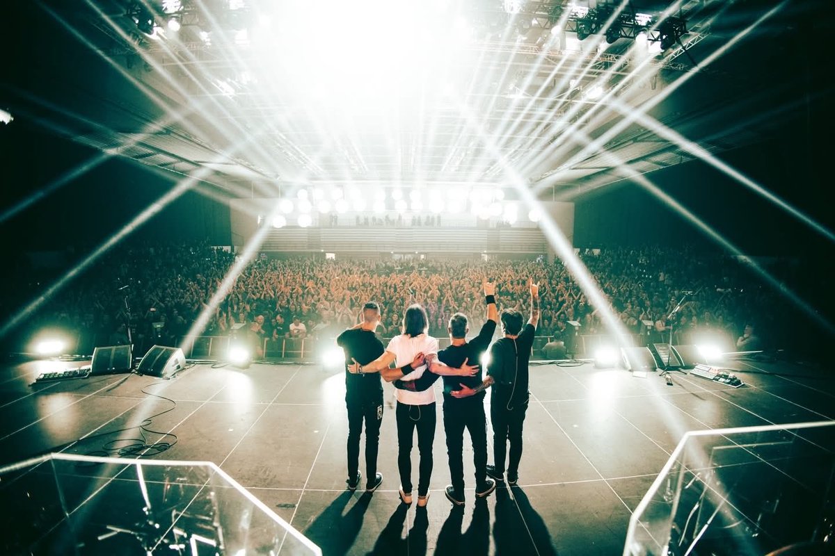 Hamburg! Thank you!🤘🔥
An incredible way to kick off the tour.

Next up:
Oslo 🇳🇴 • Stockholm 🇸🇪 • Helsinki 🇫🇮

Full dates at AlterBridge.com
#AlterBridge