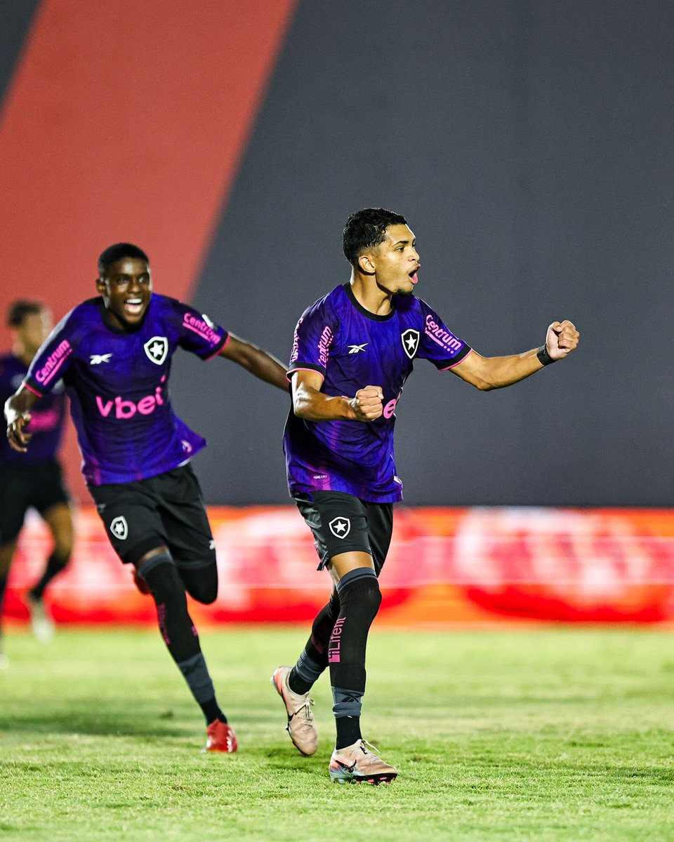 Botafogo's tweet photo. Primeira bola na rede de 2026 tem nome: CAIO VALLE! 🎯👏🏽 #VamosBOTAFOGO #Aura90
📸 Arthur Barreto/ BFR https://t.co/rMEqFgSLrY
