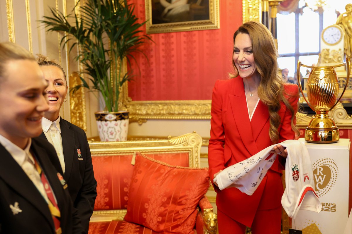 RedRosesRugby's tweet image. When the Red Roses went to Windsor Castle!