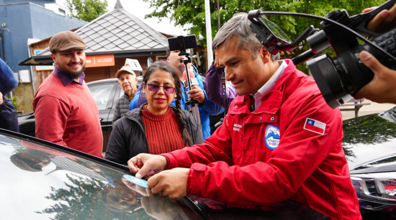 Gobierno Regional de Aysén fortalece el transporte público con entrega de fondos “Renueva tu Taxi” diariocondoresdelbaker.cl/?p=35821