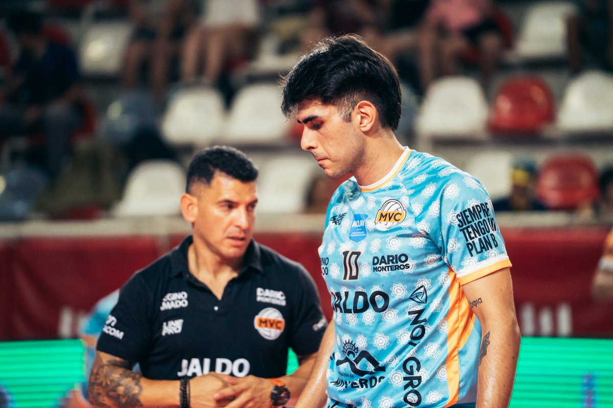 #LVA Monteros Vóley ya se mueve dentro del campo de juego de la mano del prof. Fede Quinteros.

Desde las 21:00 ante Boca Juniors por la fecha 10 de la Liga de Voleibol Argentina. 

Prendete a youtube.com/live/cJ4lp5Zkd…  y alentá al "Naranja"

#SomosMVC
#OrgulloNaranja