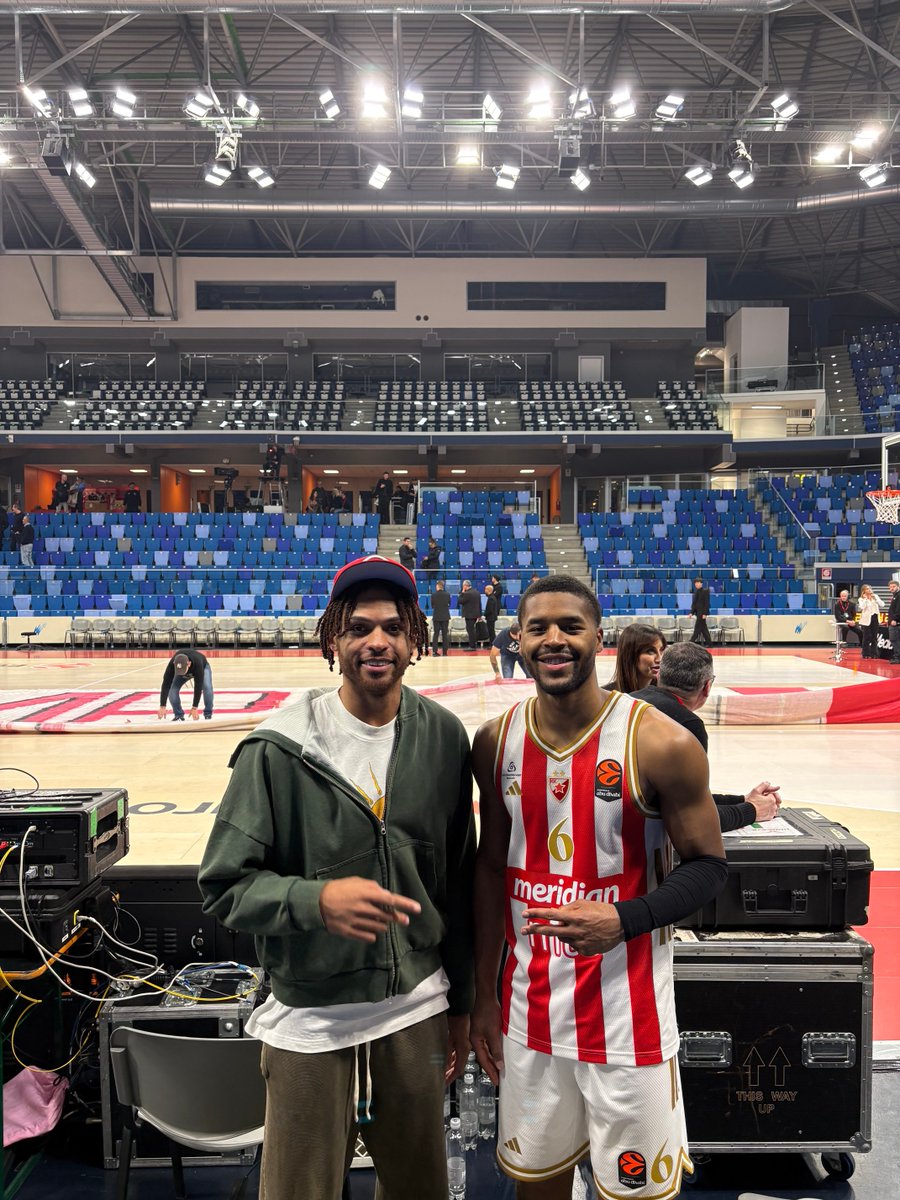 Two Baylor National 🏆still getting W’s and spreading JOY!
⁦<a href="/_MrDoWork/">MaCio Teague</a>⁩ ⁦<a href="/J_Hooper11/">Jared Butler</a>⁩