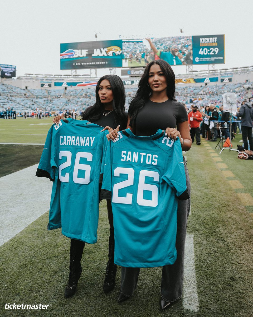 Friends at The 'Bank!
@ticketmaster | #DUUUVAL