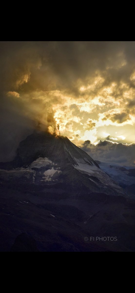 Sunset Matterhorn ©️ Fi Photos earlier in the year. The alpine sky never ceases to amaze. fiphotos.org 📸