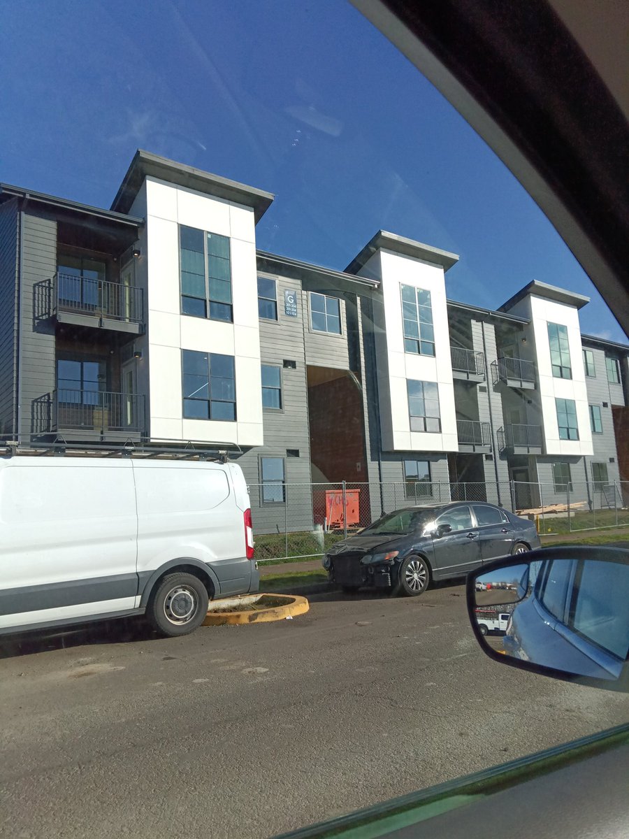 thehighchicks's tweet image. What a great day working in #Woodburn Oregon #TheHighChicks