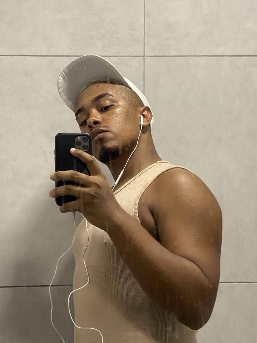 allbwt's tweet image. escutando aquela da tyla