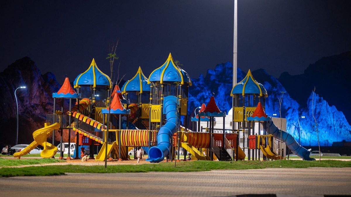 •  جماليات
•  مشاهد الحياة في حائل 🌃

مساحات حضرية مهيأة • خدمات متاحة • وبهجة خضراء تحضر في كل زاوية 💚

📸 | #حائل_الأجمل • #أمانة_منطقة_حائل