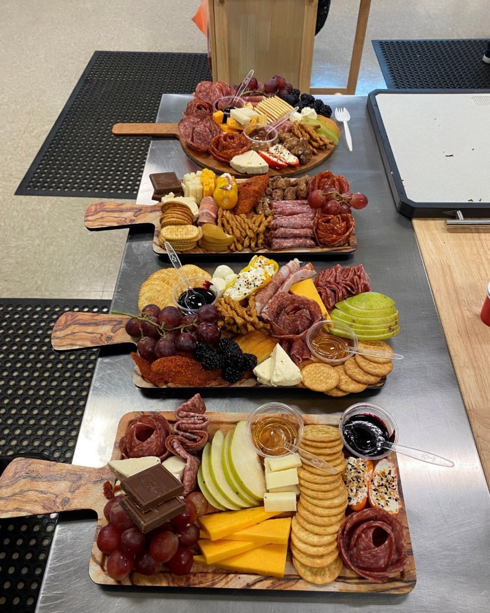 KernProbation's tweet photo. 🌟 Culinary class was a feast for the eyes! The APEX youth got creative, discovering that first impressions matter—especially when it comes to food! 🍽️✨ From crafting colorful charcuterie boards to having Principal Ms. Thomas join in on the fun. https://t.co/zKuQhXHpDe
