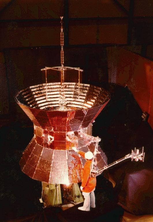#OTD in 1976, Helios 2 launched to investigate solar processes. It was put into heliocentric orbit and made its closest approach to the Sun (27 million miles) in April of that year, becoming the record holder at the time for the closest flyby of the Sun.