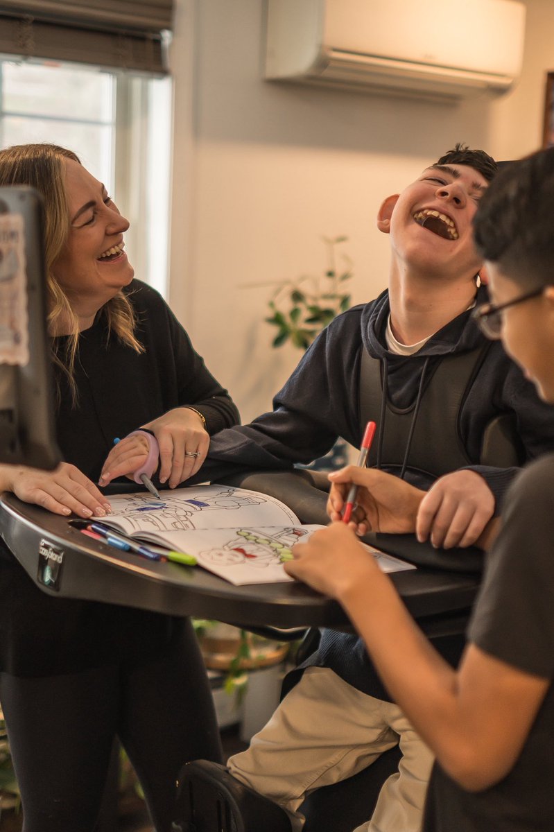 EasyStand tweet media