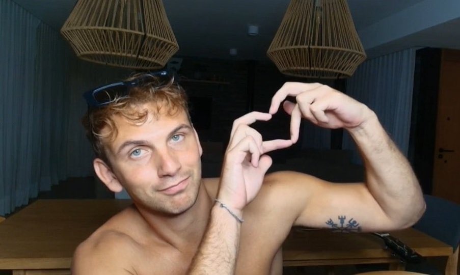 acercatemernes's tweet image. nos sirvió mini show y encima nos contó el back de sus temas, todo 10/10 tkm bauti la rompiste @BautiMascia 🫶🏻