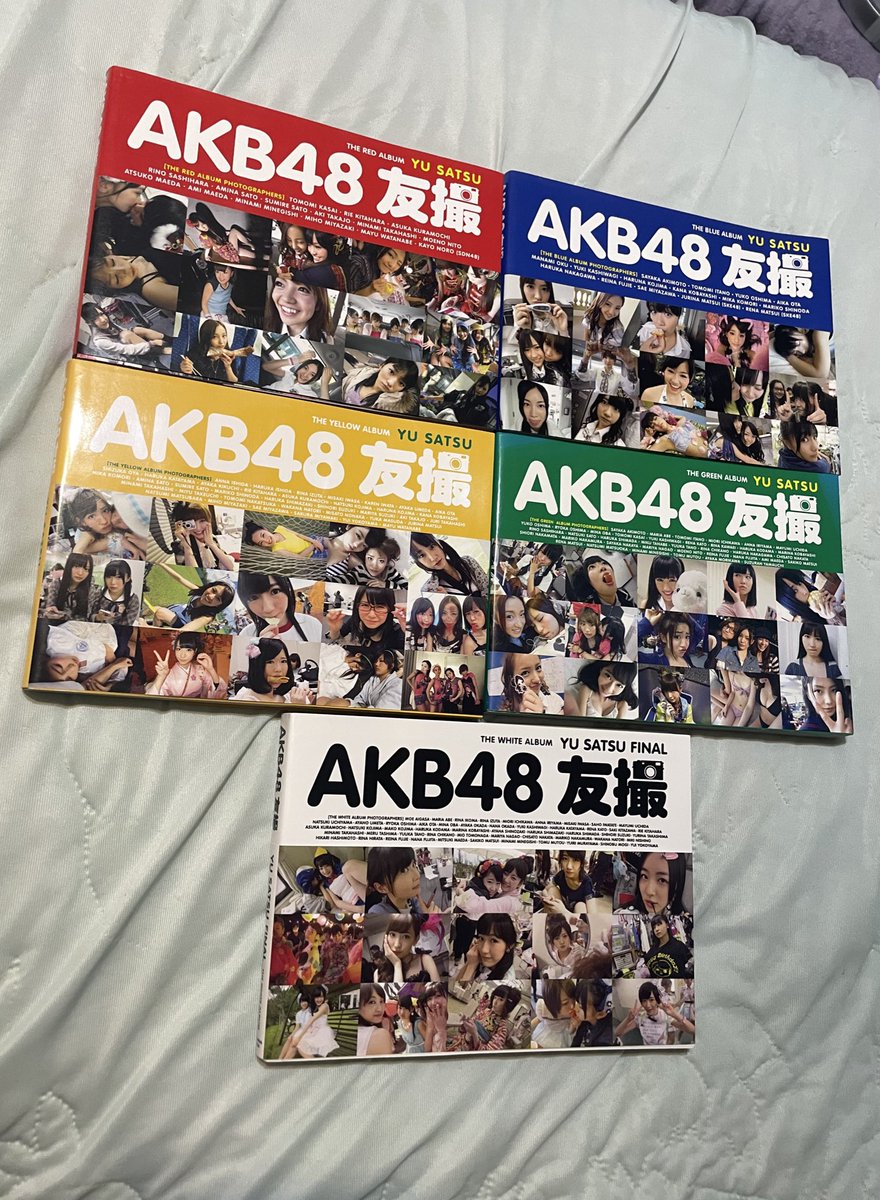 Kat4omo1's tweet image. From early 2010 to 2012, AKB members were given digital cameras to take photos of each other, over 30 thousand pictures were taken, but they were selected and split into 4 photo books 250 pictures each, they then made a finale book later in 2014