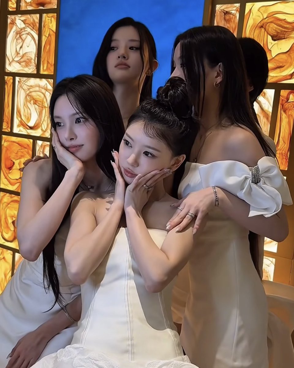 yunjukaz's tweet image. release the group pictures juseyo