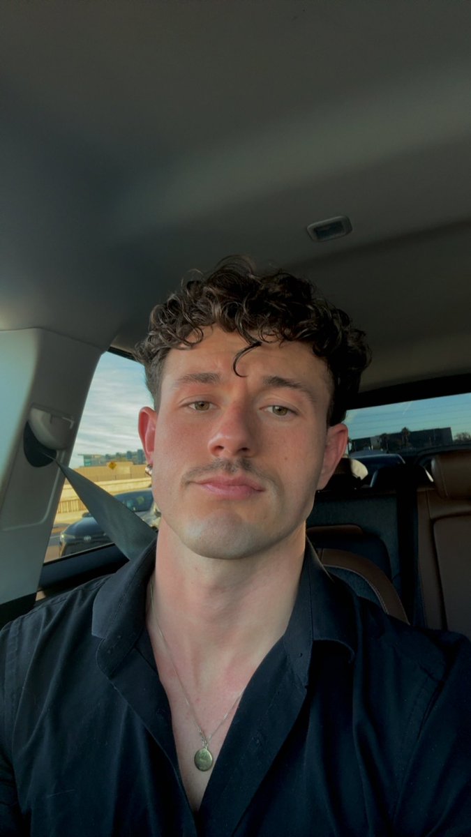ryderoowens's tweet photo. Clark Kent curl https://t.co/DKJU5U0zGp