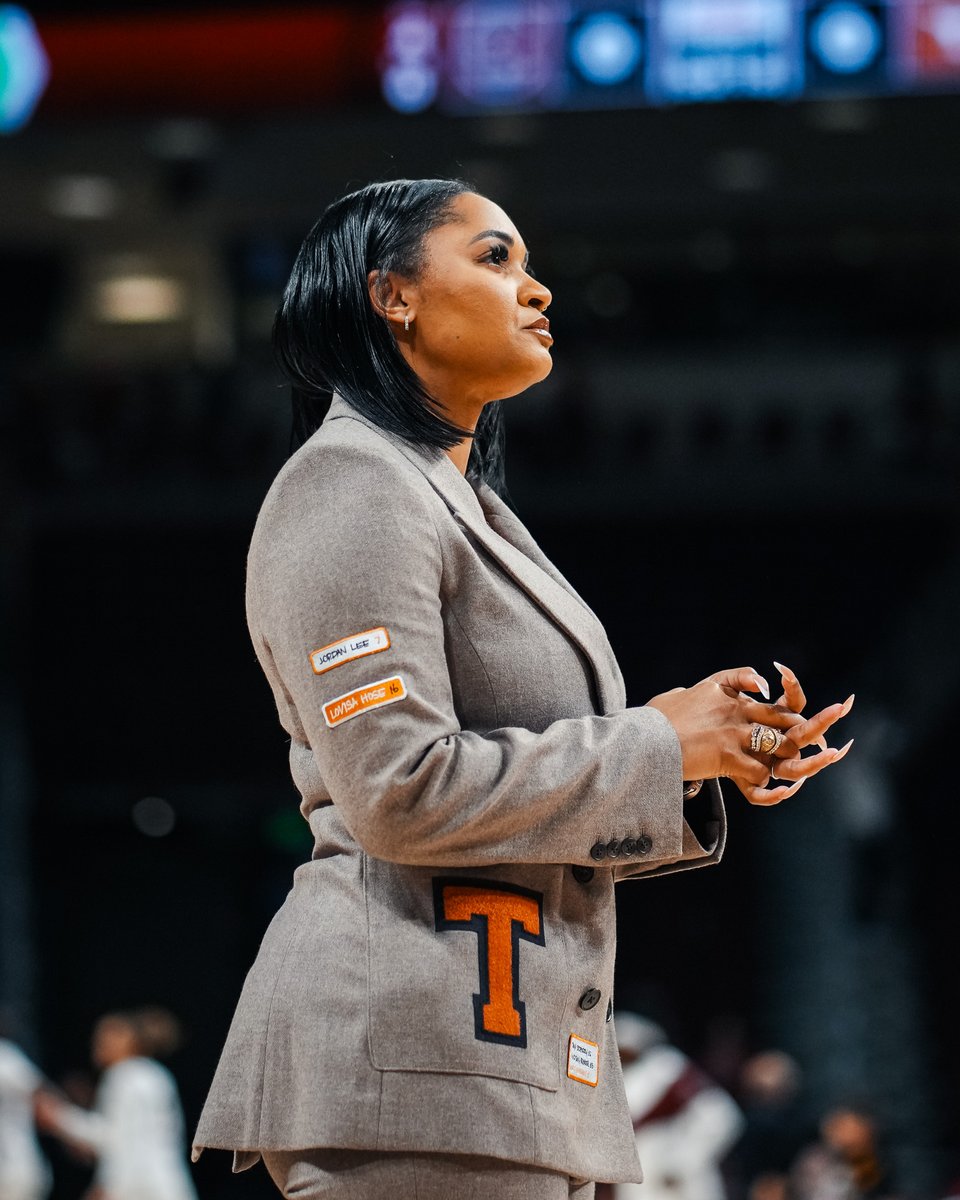 TexasWBB's tweet image. Coach Carter SHOWED OUT for our team today 🤘

#HookEm