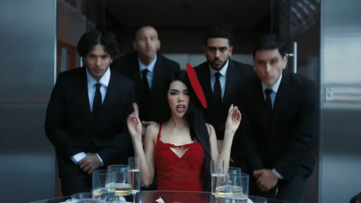 _Kingsincero's tweet photo. Cada que seguía la canción mi shock era más fuerte, Kenia literalmente nos dará su mejor era en estos tiempos, que locura como ella decidió arrancar con su nueva era no MAMES. Kenia no tienes competencia en México eres la madre en todo, joder.🤯🤯😳😳😳🔥🔥🔥🦂🦂🦂 https://t.co/akRWbxrocf