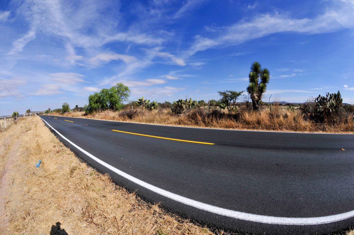¡Una carretera más! Desde la comunidad El Lono, en Loreto, hicimos entrega de la carretera modernizada del tramo San Marcos - La Alquería - El Lobo. Seguimos trabajando de manera permanente en la reconstrucción de la red carretera del estado.

#ElAñoDelProgreso