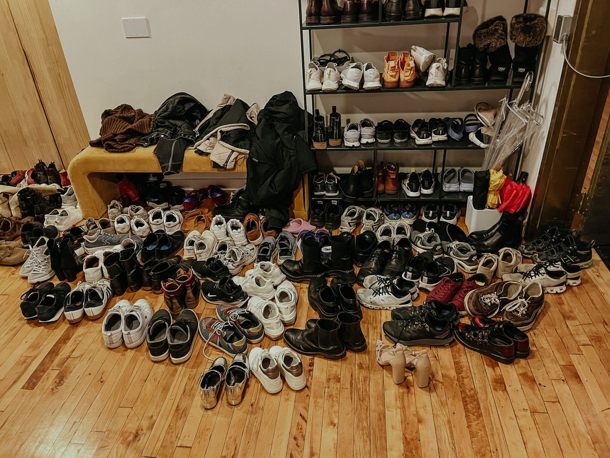 Full house for our 1st Art of Being Human event, with <a href="/ashleydzhang/">Ashley</a> + <a href="/nicholaspaul26/">Nicholas Paul</a>

Exploring: What is thinking? Is writing over? Should we stop writing Substacks &amp; just read Moby Dick? Why did I hear about my friend's break up from a 2500 word essay? Is this the new finsta???