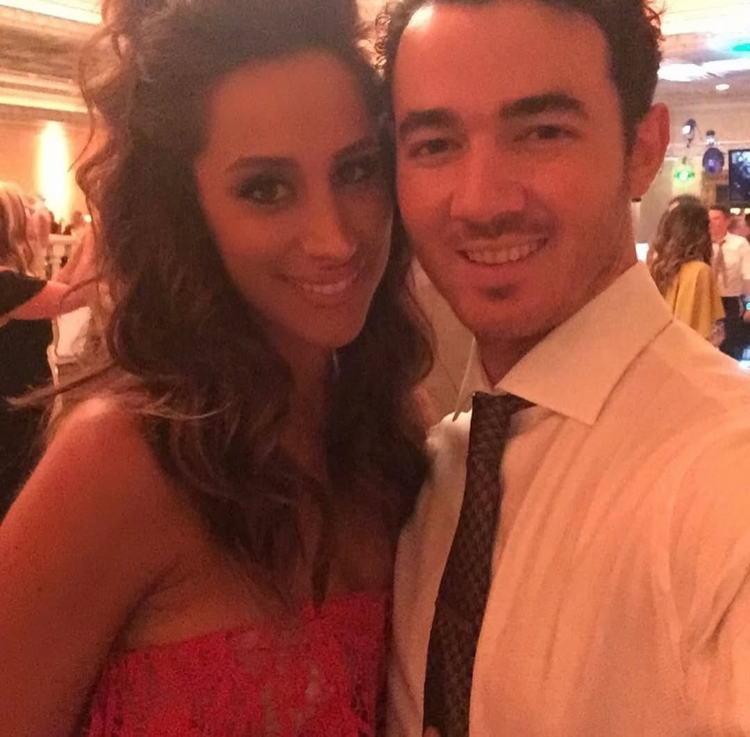 infokevinjonas's tweet photo. Kevin Jonas compartilhou algumas fotos de 2016 em seu instagram. 🤍

“Eles não fazem xícaras como costumavam fazer em 2016.” https://t.co/Gzi6SgbJXL