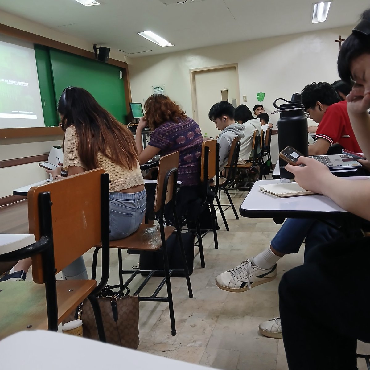 france 🎧 tweet media