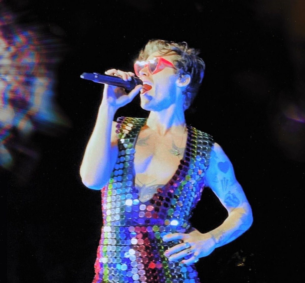 harrymoonchild's tweet image. Kiss all the time. Disco, occasionally 💋🪩