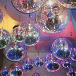 harrymoonchild's tweet image. Kiss all the time. Disco, occasionally 💋🪩