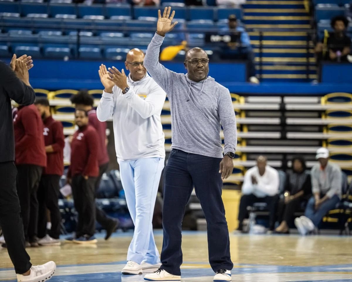 HBCUSports1's tweet image. Southern new Head Football Coach Marshall Faulk introduced during the Jaguars / Texas Southern basketball game 
📷Toyloy Brown