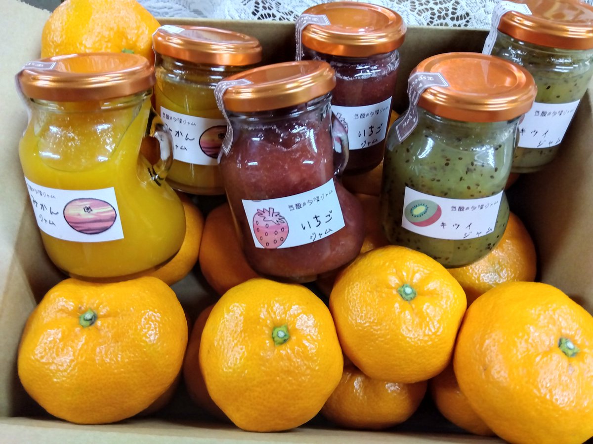 kouhei2708's tweet image. 豆酘みかん５Ｋｇセットは完売しましたが、こちらの緩衝材はみかん🍊はまだ大丈夫です宜しくお願い致します🙇
　#対馬　#豆酘みかん５Ｋｇセット完売　#緩衝材はみかん🍊