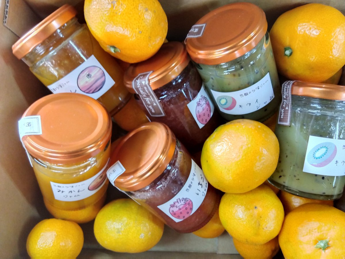 kouhei2708's tweet image. 豆酘みかん５Ｋｇセットは完売しましたが、こちらの緩衝材はみかん🍊はまだ大丈夫です宜しくお願い致します🙇
　#対馬　#豆酘みかん５Ｋｇセット完売　#緩衝材はみかん🍊