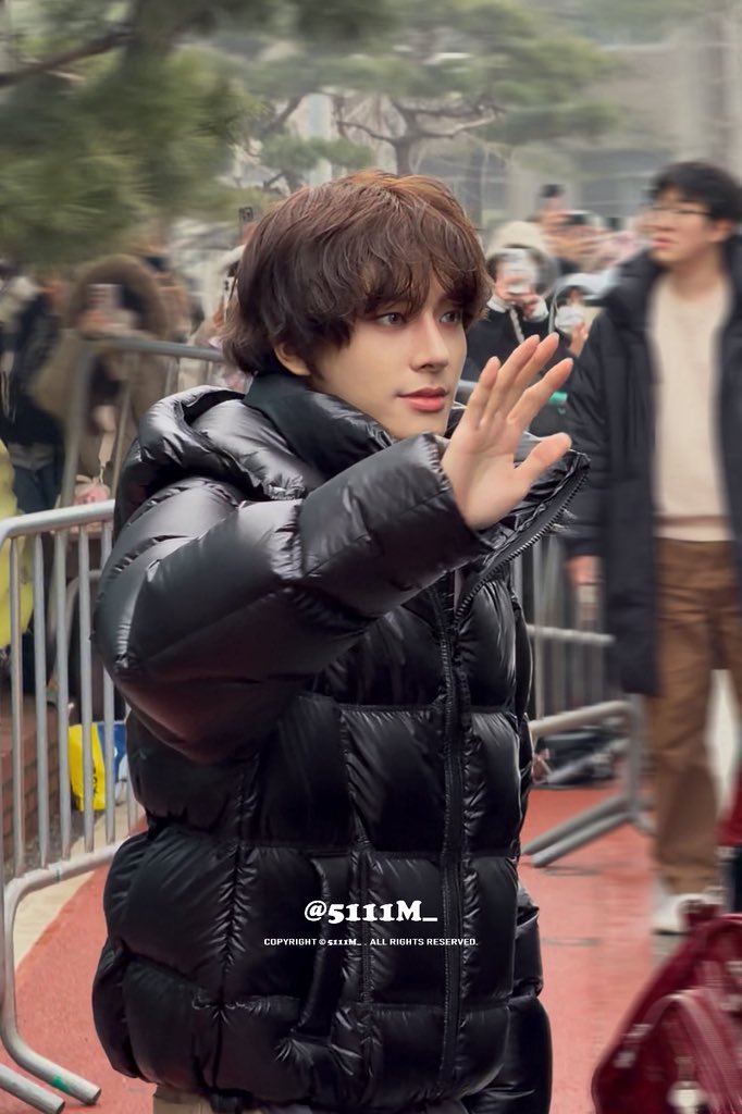 notforwon's tweet image. he is so cute fawwwwk