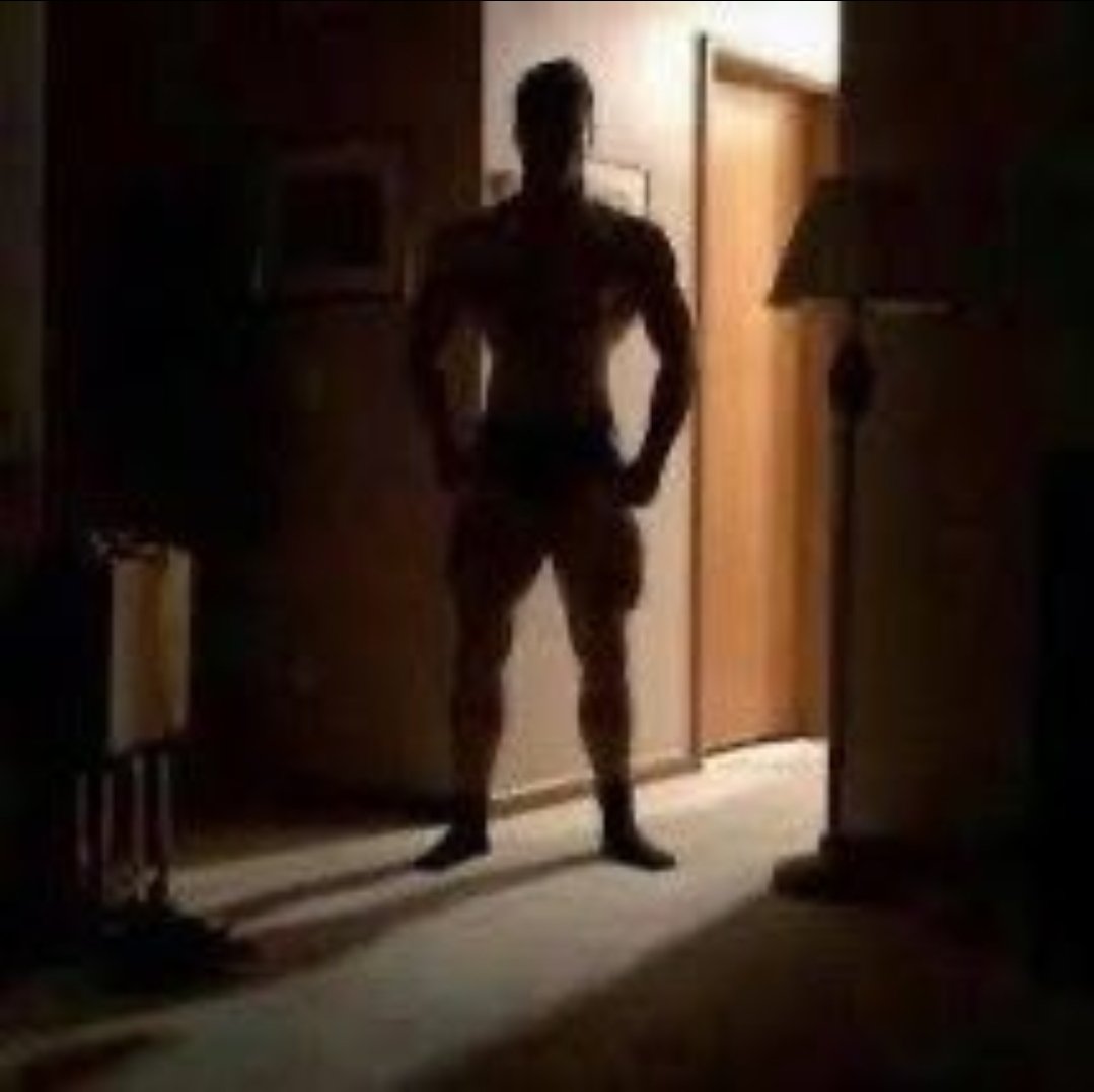 loverchiefs87's tweet image. - mãe, posso dormir com você?
- pode, pq?
- tô com medo do harry anunciar as datas da tour