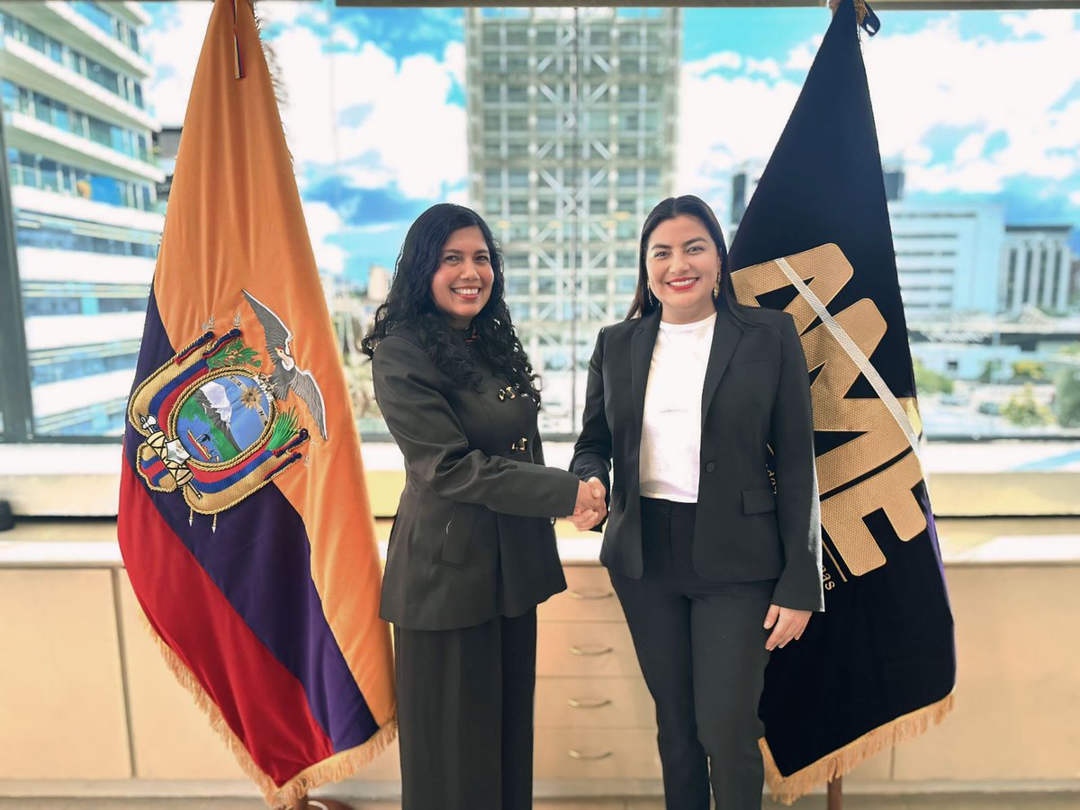 📊Los datos son clave para decisiones efectivas

✅Nuestra presidenta <a href="/YuriColoradoM/">Yuri Colorado Márquez</a> mantuvo una reunión de trabajo con @evamariamera, directora ejecutiva del <a href="/Ecuadorencifras/">INEC</a> para articular acciones que fortalezcan la toma de decisiones en los #222Municipios

Somos la #NuevaAME