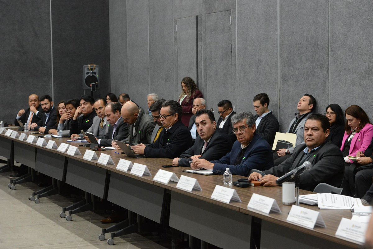 Como parte del fortalecimiento de la política energética del país, hoy en la #SENER se llevó a cabo la instalación de los Comités Consultivos Nacionales de Normalización en materia de Electricidad, Hidrocarburos y Transición Energética.

Las mesas de trabajo fueron encabezadas