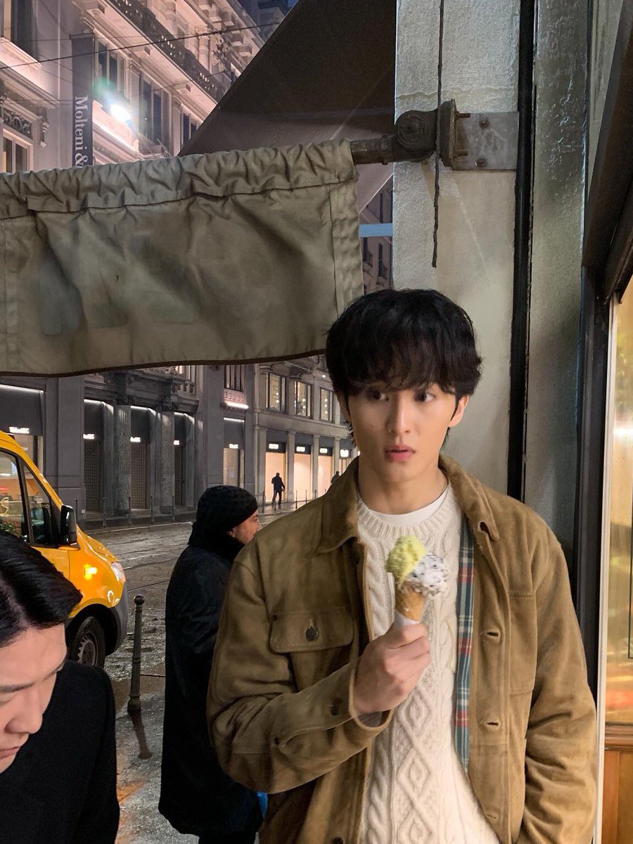oct14ber's tweet photo. : งั่มๆ
: กินรสไรอะ
: ไม่แบ่ง ของตัวเองก้มีนะ 
: กินรสอาไร ดูหน่อย
: โอ้ยฟ้องแม่นะ 
: โอ้ยถามเฉยๆ https://t.co/IVluHR41rt