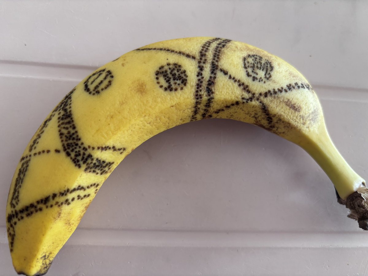 ウィは🍌にも暗号を彫ったらしい