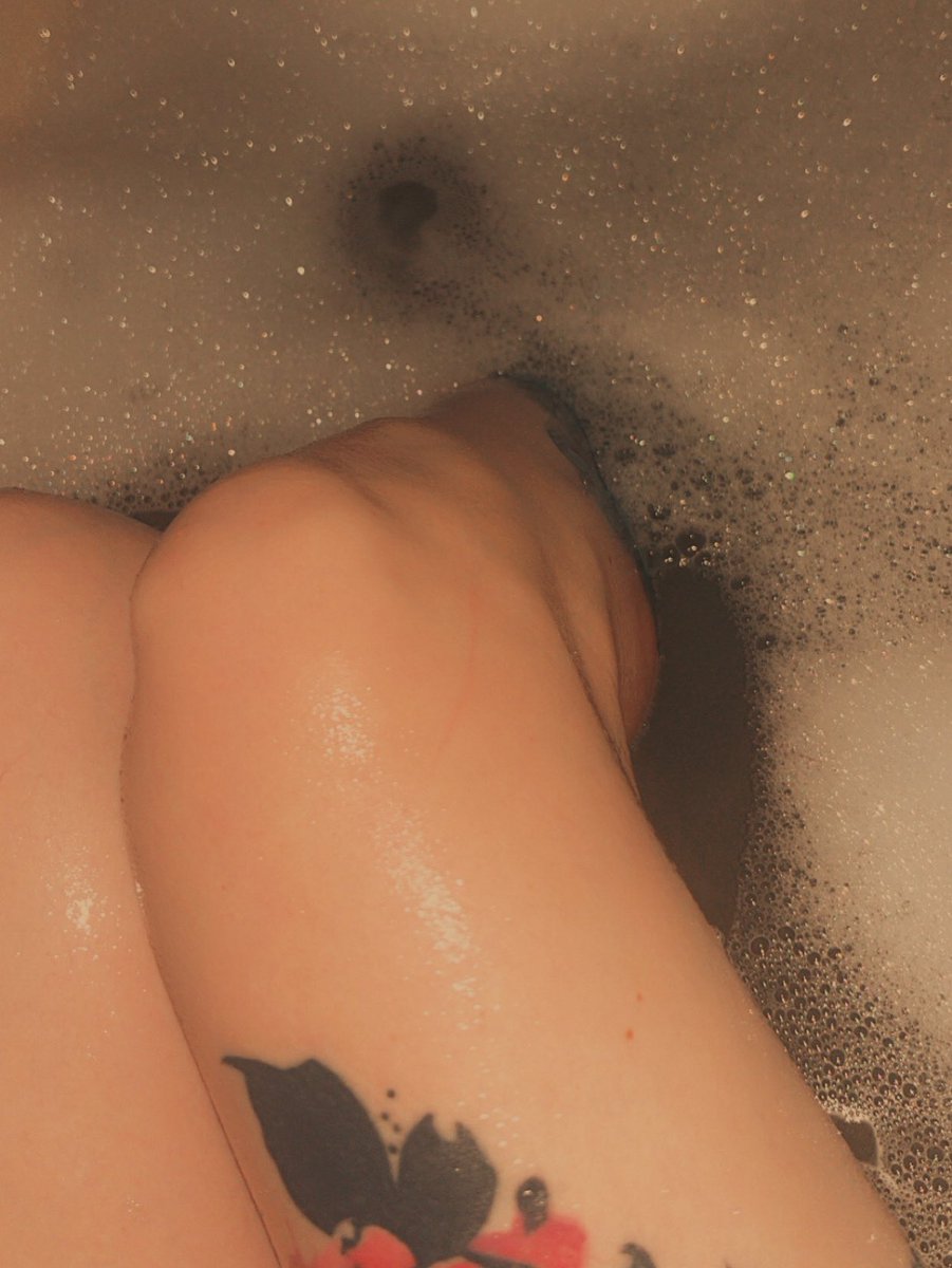 Hot water, slow moments, and thoughts I won’t post here.
You know where the rest lives.

#justatease
#afterdarkvibes
#softbutdangerous
#linkinbio
#teaserenergy
#privatecontent
#grownandsexy
#midnightmood
#unfilteredme