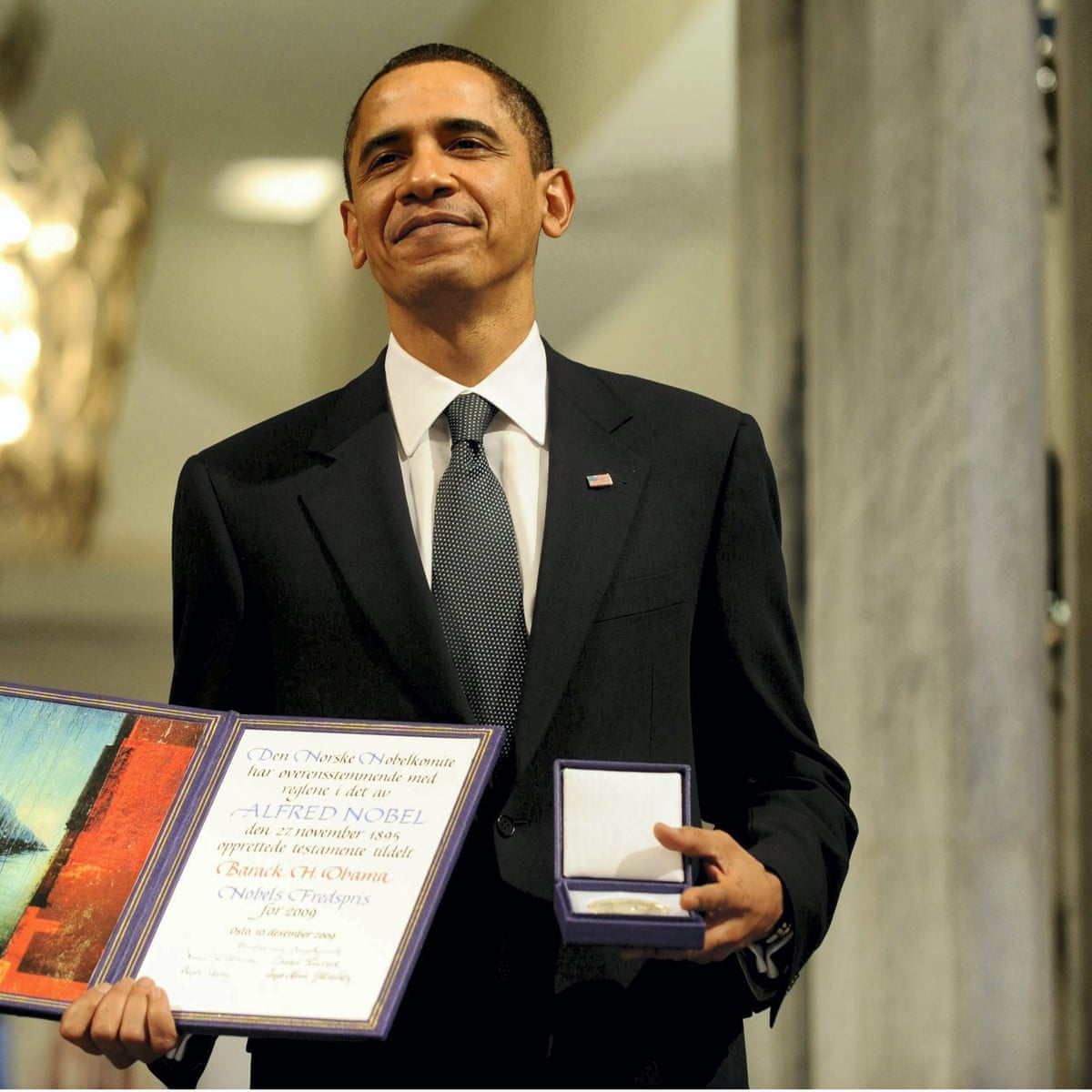 covie_93's tweet image. Anyway here is a photo of Obama with his Nobel Peace Prize given to him directly by the Nobel committee and not a Nobel winner trying to make him feel better about himself.