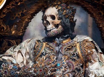 GodsWhisper777's tweet image. Thinking about the jeweled skeletons of Catholic martyrs.