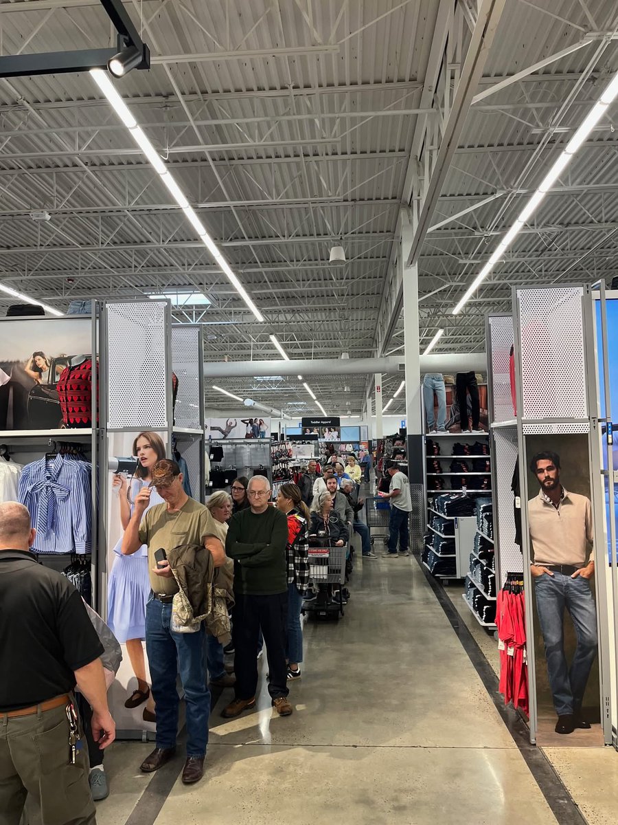 Wow! We programmed over 270 weather radios in Oneonta yesterday.

At one point, we had more than 400 people in line! It was an incredible turnout and so wonderful meeting so many of you.

A big shoutout to Blount County EMA and the Birmingham National Weather Service for their