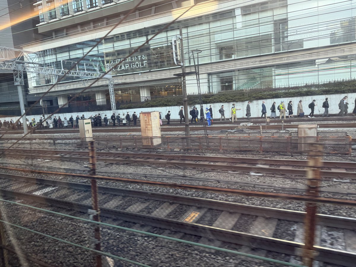 Damn! People walking down the tracks because the Keihintohoku line is down!