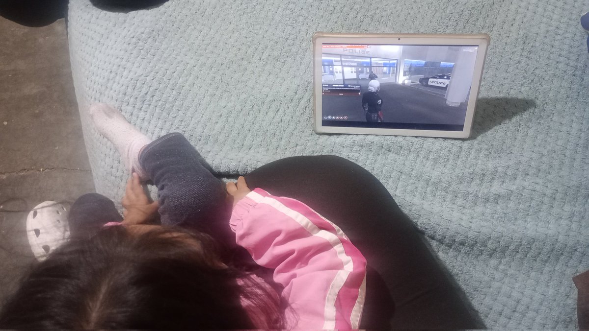 anavilla89's tweet photo. @MillsRP_  aquí mirando el directo. Lucia te manda saludos https://t.co/UxXmuiLaup